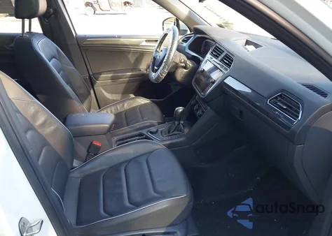 2020 Volkswagen Tiguan 2.0T Sel Premium R-Line из США, поврежденный, VIN 3VV4B7AX5LM147420